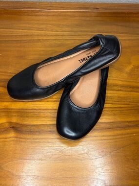Josef Seibel Round-Toe Ballet Flats